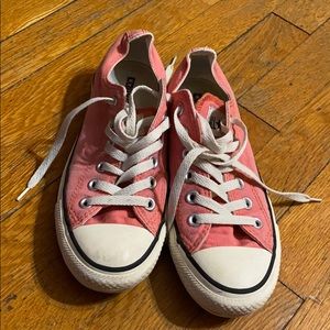 Women’s light pink converse